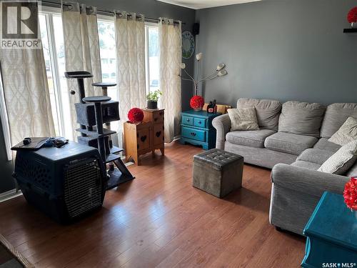 229 4Th Avenue E, Gravelbourg, SK - Indoor Photo Showing Living Room