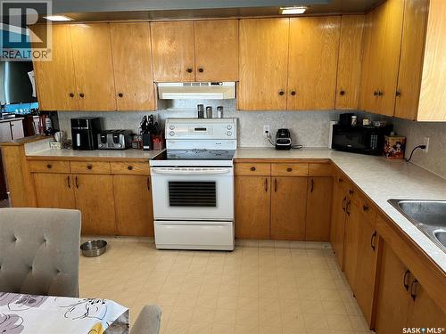 229 4Th Avenue E, Gravelbourg, SK - Indoor Photo Showing Kitchen
