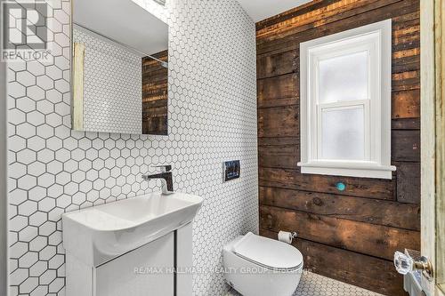 439 Kent Street, Ottawa, ON - Indoor Photo Showing Bathroom