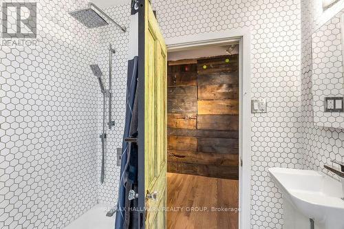 439 Kent Street, Ottawa, ON - Indoor Photo Showing Bathroom
