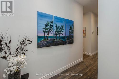 Upper Hallway to Bedrooms - 27 Kingfisher Crescent, Tiny, ON - Indoor Photo Showing Other Room