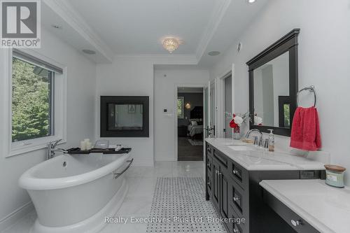 Primary Bedroom Ensuite 4PC - 27 Kingfisher Crescent, Tiny, ON - Indoor Photo Showing Bathroom