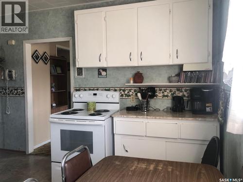 226 2Nd Avenue Se, Norquay, SK - Indoor Photo Showing Kitchen