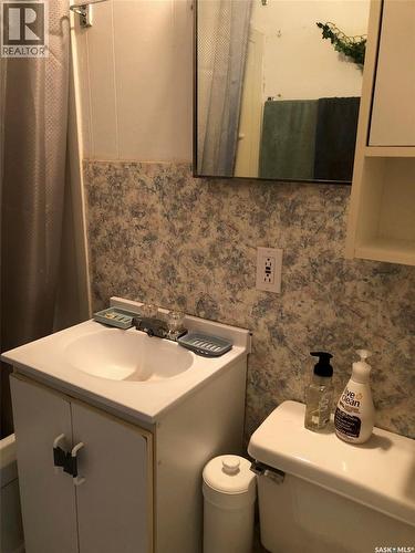 226 2Nd Avenue Se, Norquay, SK - Indoor Photo Showing Bathroom