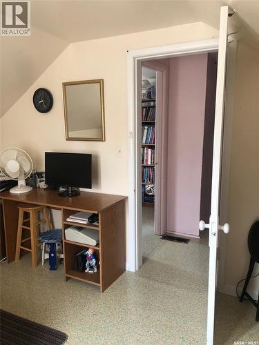 226 2Nd Avenue Se, Norquay, SK - Indoor Photo Showing Office
