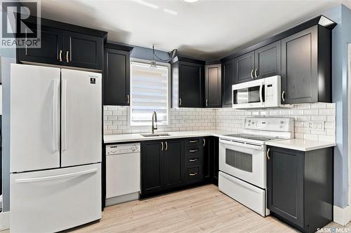 2212 Wallace Street, Regina, SK - Indoor Photo Showing Kitchen