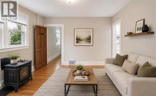 2177 Dougall Unit# Upper, Windsor, ON - Indoor Photo Showing Living Room