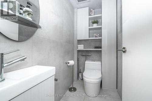 30 Carling Avenue, Toronto, ON - Indoor Photo Showing Bathroom