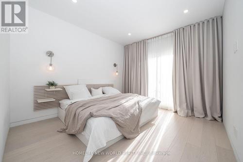 30 Carling Avenue, Toronto, ON - Indoor Photo Showing Bedroom