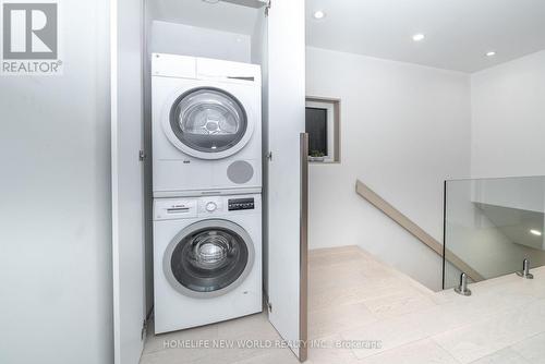 30 Carling Avenue, Toronto, ON - Indoor Photo Showing Laundry Room