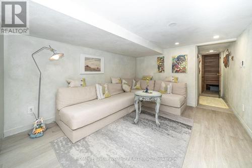 30 Carling Avenue, Toronto, ON - Indoor Photo Showing Living Room