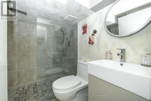 30 Carling Avenue, Toronto, ON - Indoor Photo Showing Bathroom