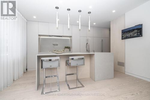 30 Carling Avenue, Toronto, ON - Indoor