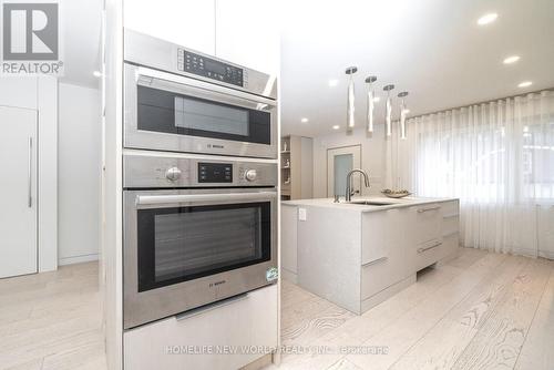 30 Carling Avenue, Toronto, ON - Indoor Photo Showing Kitchen