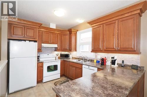 565 Springwater Drive, Waterloo, ON - Indoor Photo Showing Kitchen With Double Sink