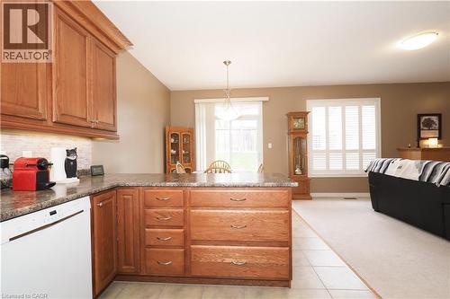 565 Springwater Drive, Waterloo, ON - Indoor Photo Showing Kitchen