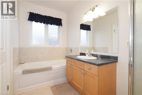 565 Springwater Drive, Waterloo, ON - Indoor Photo Showing Bathroom