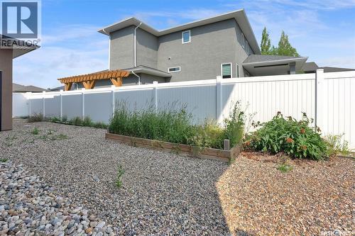 6033 Little Pine Loop, Regina, SK - Outdoor