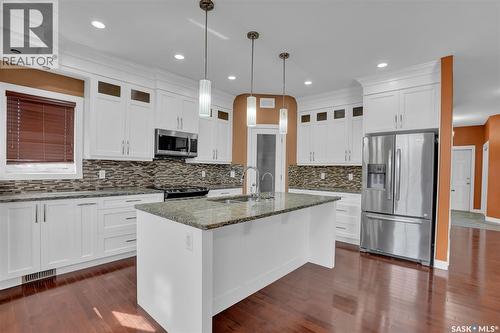 6033 Little Pine Loop, Regina, SK - Indoor Photo Showing Kitchen With Stainless Steel Kitchen With Upgraded Kitchen