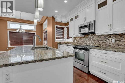 6033 Little Pine Loop, Regina, SK - Indoor Photo Showing Kitchen With Upgraded Kitchen