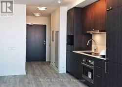 N1113 - 7 GOLDEN LION HEIGHTS  Toronto, ON M6R 2J3