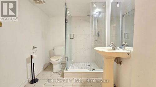 3769 Brandon Gate Drive, Mississauga, ON - Indoor Photo Showing Bathroom