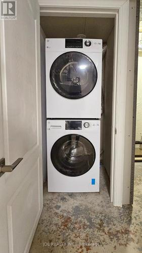 3769 Brandon Gate Drive, Mississauga, ON - Indoor Photo Showing Laundry Room