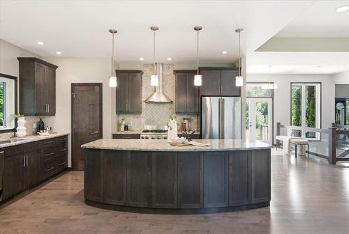 6975 Roblin Blvd, Headingley, MB - Indoor Photo Showing Kitchen With Upgraded Kitchen