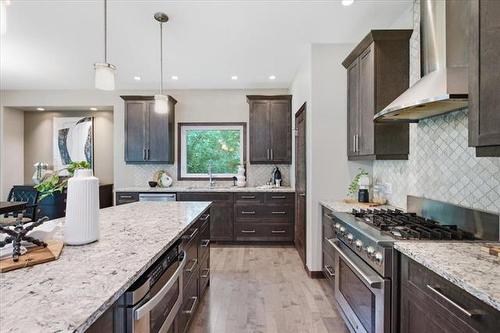 6975 Roblin Blvd, Headingley, MB - Indoor Photo Showing Kitchen With Upgraded Kitchen