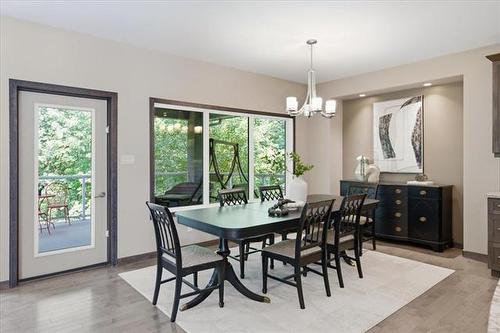 6975 Roblin Blvd, Headingley, MB - Indoor Photo Showing Dining Room