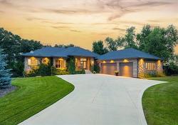 6975 ROBLIN BLVD  Headingley, MB R4H 1A2