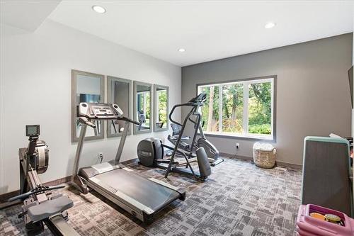 6975 Roblin Blvd, Headingley, MB - Indoor Photo Showing Gym Room