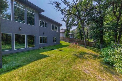 6975 Roblin Blvd, Headingley, MB - Outdoor With Exterior