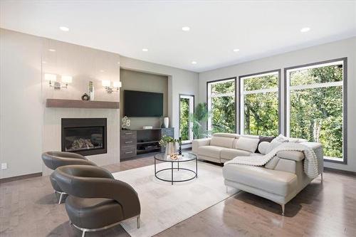 6975 Roblin Blvd, Headingley, MB - Indoor Photo Showing Living Room With Fireplace