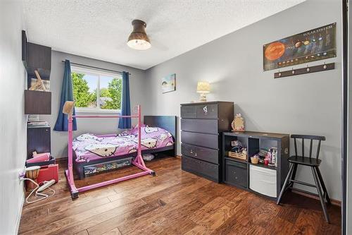 23 Werrell Cr, Winnipeg, MB - Indoor Photo Showing Bedroom