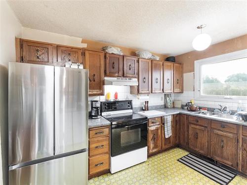 55 Stefanie Dr, Winnipeg, MB - Indoor Photo Showing Kitchen