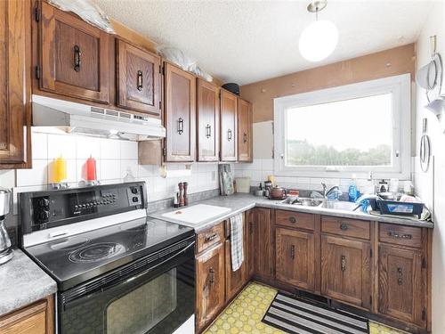 55 Stefanie Dr, Winnipeg, MB - Indoor Photo Showing Kitchen