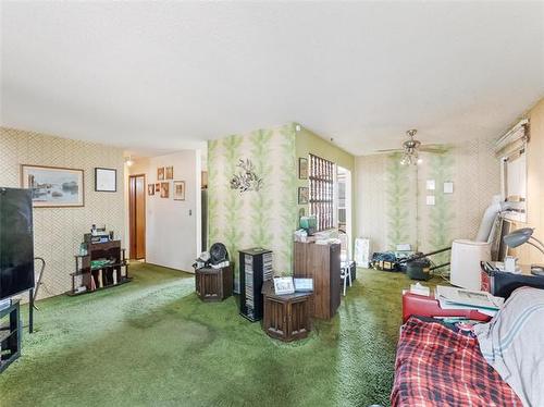 55 Stefanie Dr, Winnipeg, MB - Indoor Photo Showing Living Room