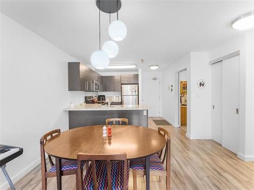310-155 Sherbrook St, Winnipeg, MB - Indoor Photo Showing Dining Room