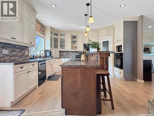 702 Cooper Drive, Swift Current, SK - Indoor Photo Showing Kitchen With Upgraded Kitchen