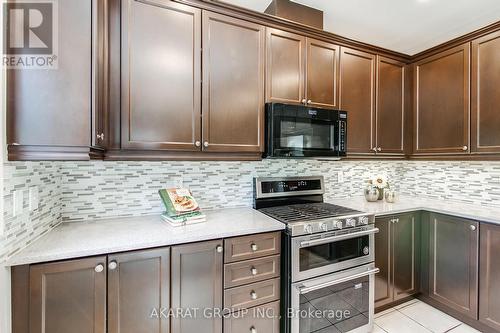 3320 Cline Street, Burlington, ON - Indoor Photo Showing Kitchen With Upgraded Kitchen