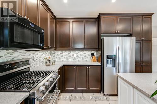 3320 Cline Street, Burlington, ON - Indoor Photo Showing Kitchen With Stainless Steel Kitchen With Upgraded Kitchen