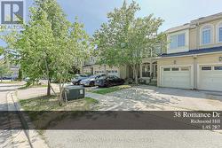 38 ROMANCE DRIVE Richmond Hill, ON L4S 2R7