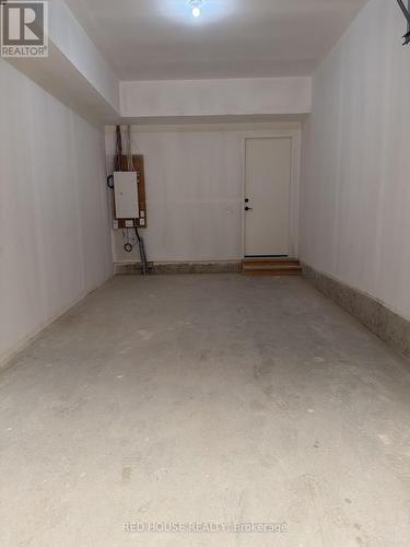 143 Everett Common, St. Catharines, ON - Indoor Photo Showing Garage