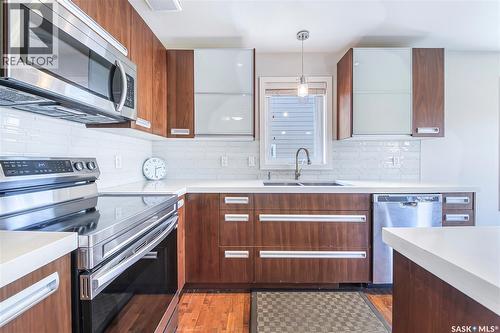 435 Pichler Crescent, Saskatoon, SK - Indoor Photo Showing Kitchen With Double Sink With Upgraded Kitchen