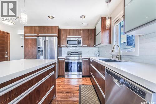 435 Pichler Crescent, Saskatoon, SK - Indoor Photo Showing Kitchen With Double Sink With Upgraded Kitchen