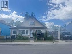 1507 Centre B Street NW  Calgary, AB T2M 2R5