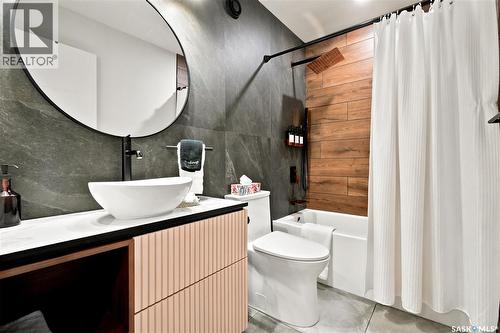 2023 Edward Street, Regina, SK - Indoor Photo Showing Bathroom