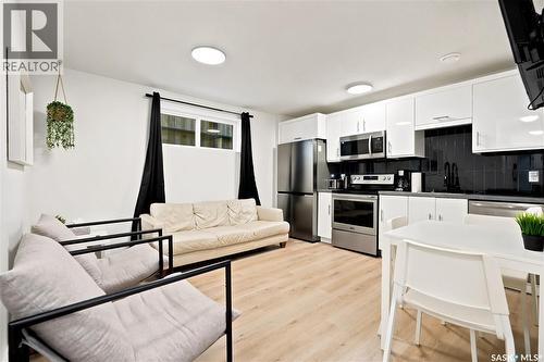 2023 Edward Street, Regina, SK - Indoor Photo Showing Kitchen