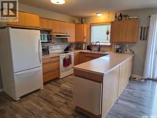 103 Bounty Street, Conquest, SK - Indoor Photo Showing Kitchen With Double Sink